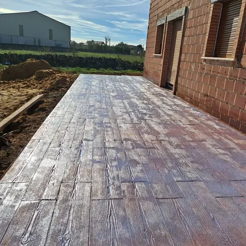 Hormigón impreso con textura de madera